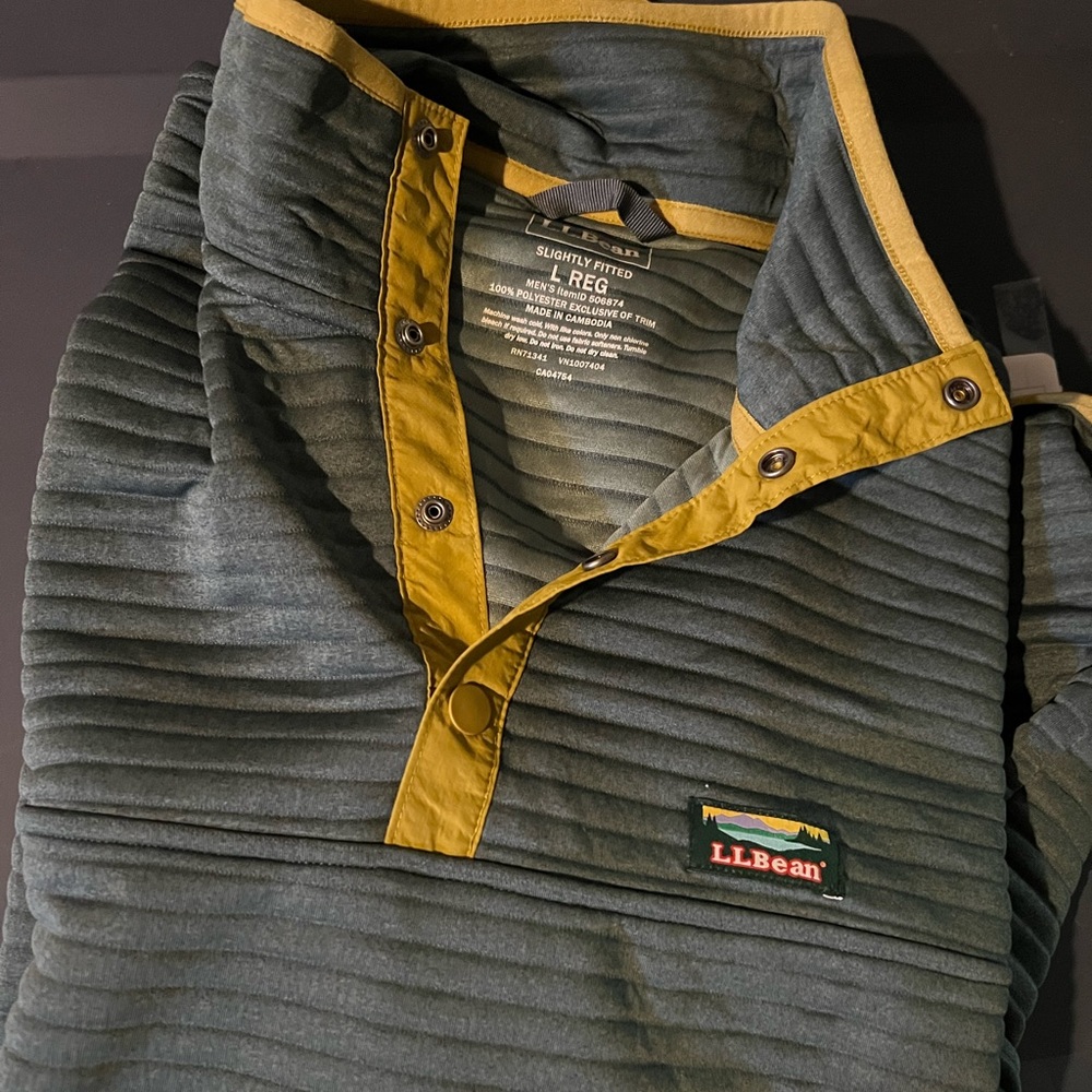 Mens LLBean slightly fitted pullover